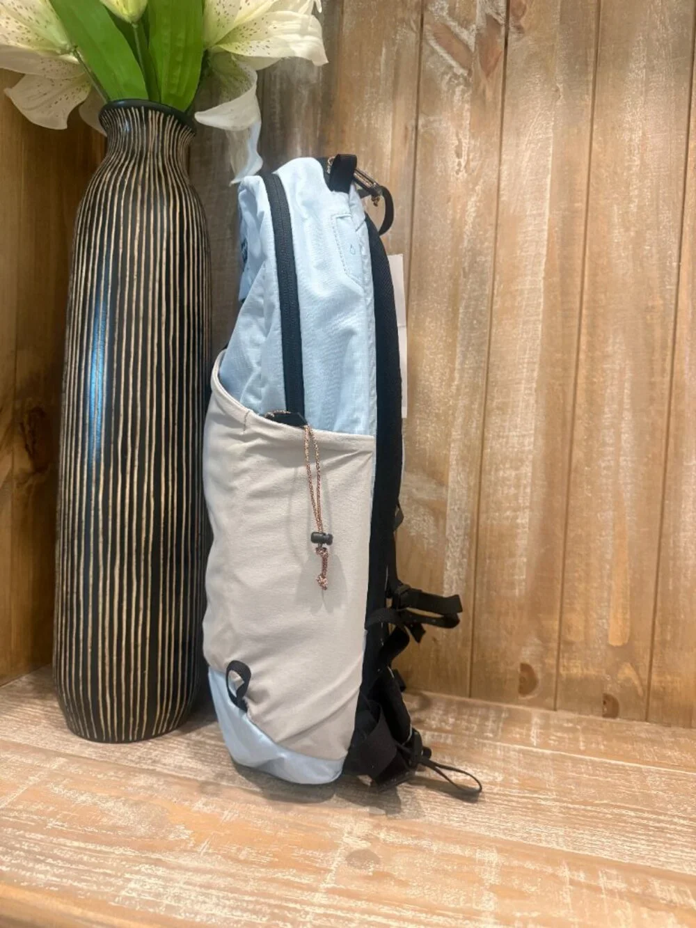Mountain Hardwear Field Day 16L Unisex Backpack Hiking College Travel Bag New